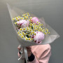 розовых пионов и ромашек